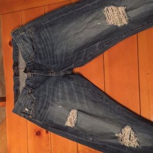 Distressed cropped jeans